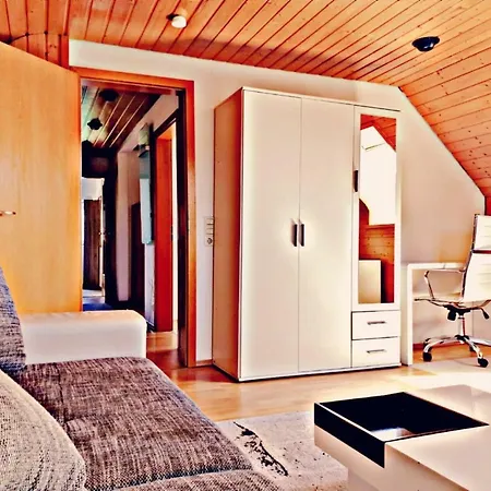 Voll Ausgestattete Dg- In Hdh Ruhige Zentrale Lage Apartment *